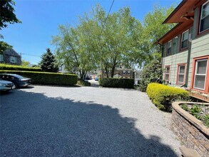 103 E Main St-Unit -A in Port Jefferson, NY - Foto de edificio - Building Photo