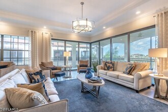 16379 Viansa Wy in Naples, FL - Building Photo - Building Photo