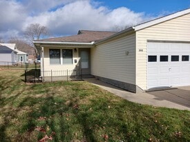 301 E Hamtramck St in Mount Vernon, OH - Building Photo