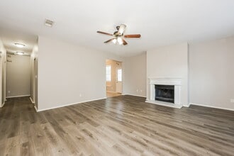 2321 Wildwood Ln in Denton, TX - Building Photo - Building Photo