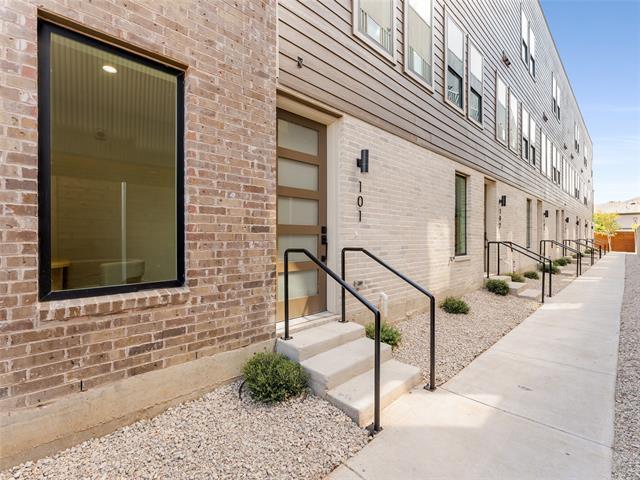 2015 N Prairie Ave in Dallas, TX - Building Photo - Building Photo