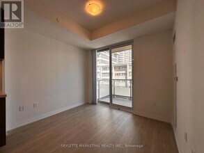 25 Holly St in Toronto, ON - Building Photo - Building Photo