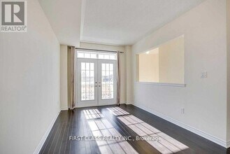 126 Farooq Blvd in Vaughan, ON - Building Photo - Building Photo