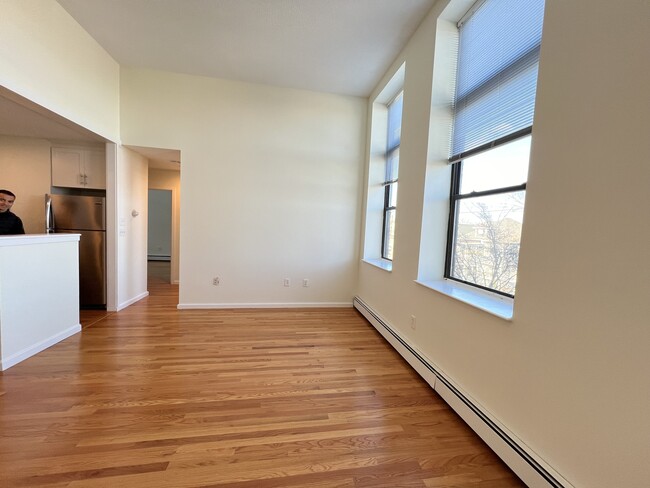 80 Beaumont St, Unit 204 in Boston, MA - Building Photo - Building Photo