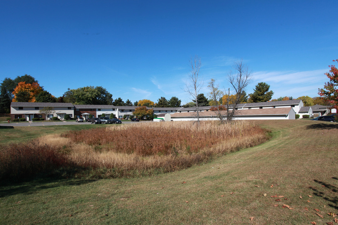 Heritage Square in River Falls, WI - Building Photo