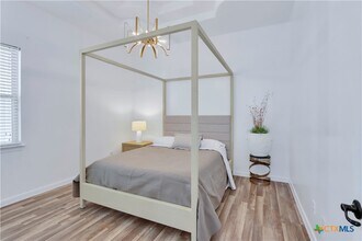 513 Persimmon Trail in New Braunfels, TX - Foto de edificio - Building Photo