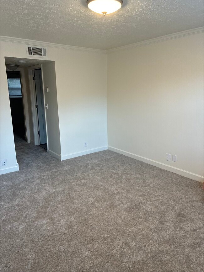 6103 Julie Kays Way, Unit 3 in Louisville, KY - Foto de edificio - Building Photo