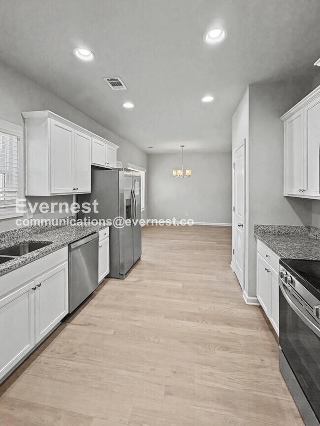 322 Bertha Honey Stewart Dr in Jackson, GA - Foto de edificio - Building Photo