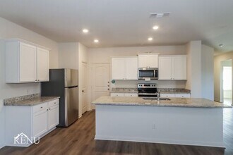 112 Somerdale Pass in Jarrell, TX - Building Photo - Building Photo