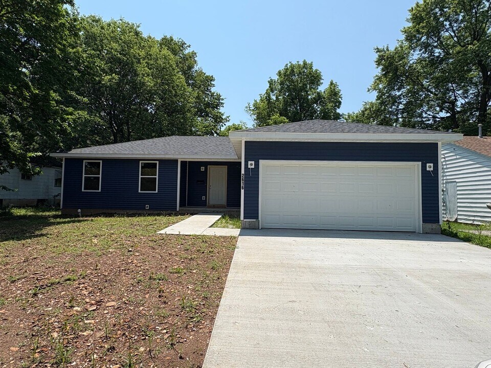 2616 W Walnut St in Springfield, MO - Building Photo