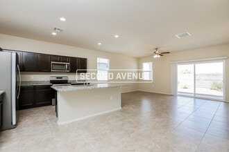 18360 W Artemisa Ave in Surprise, AZ - Foto de edificio - Building Photo