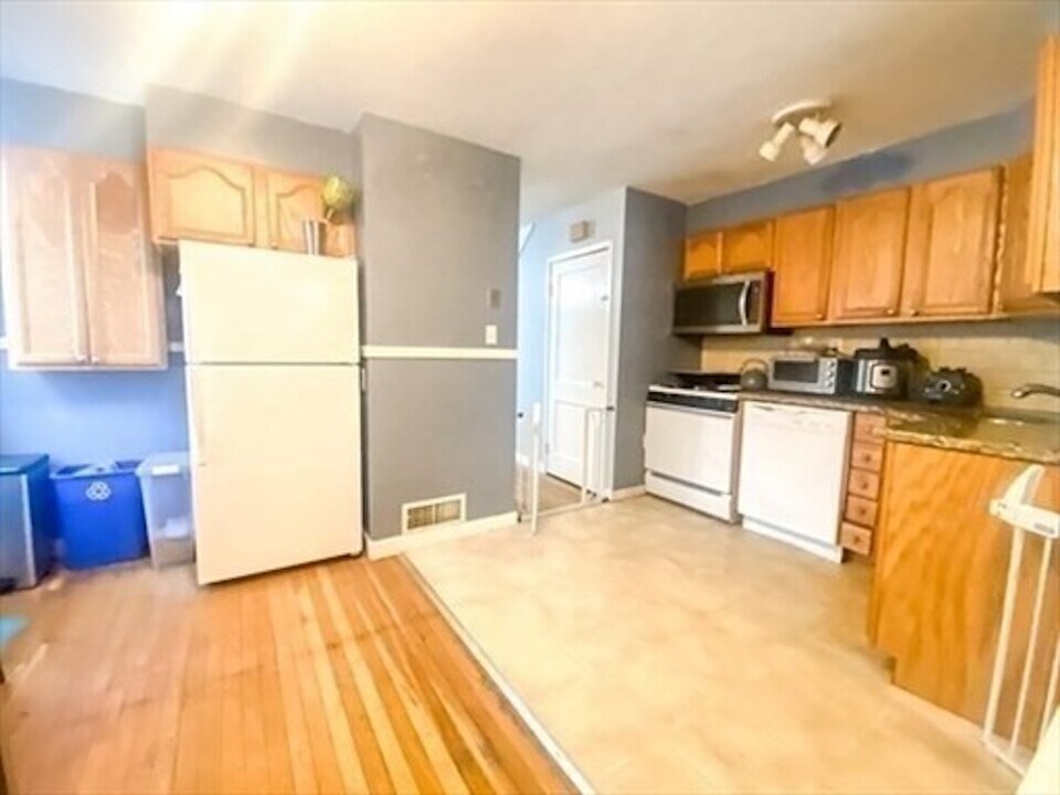 256 Southern Artery, Unit 1 in Quincy, MA - Building Photo