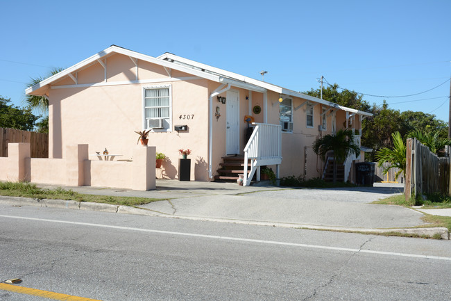 4309 Parker Ave in West Palm Beach, FL - Building Photo - Building Photo