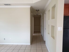 1906 Horsetail Fls, Unit B in Edinburg, TX - Foto de edificio - Building Photo