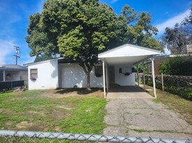 1136 W Dakota Ave in Fresno, CA - Building Photo