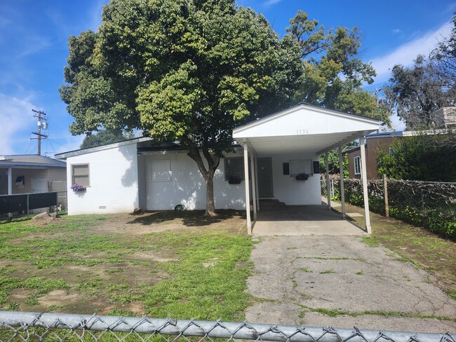 property at 1136 W Dakota Ave