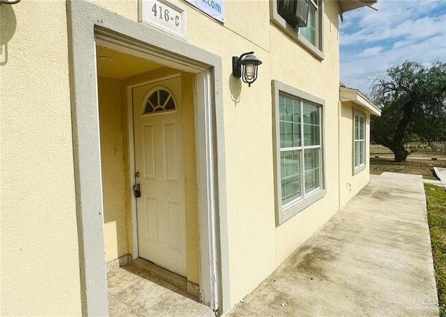 416 E 5th St, Unit C3 in Weslaco, TX - Foto de edificio - Building Photo