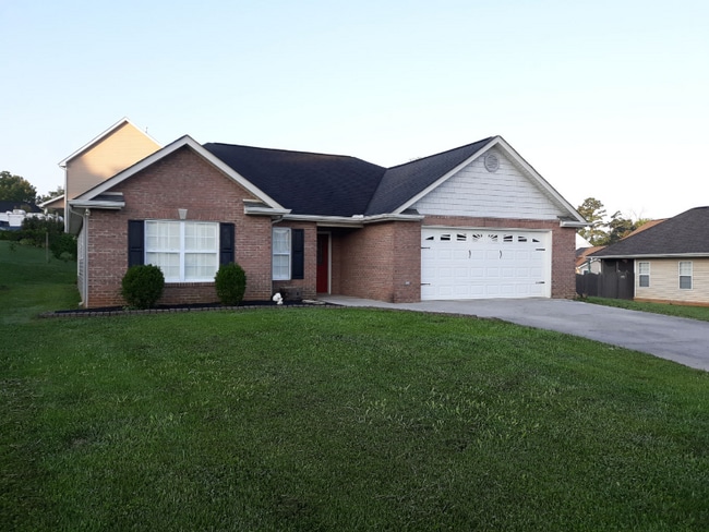 5311 Stricter Ln in Corryton, TN - Foto de edificio - Building Photo