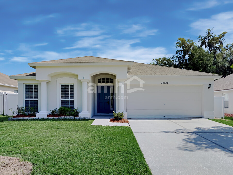 30728 Lanesborough Cir in Wesley Chapel, FL - Building Photo