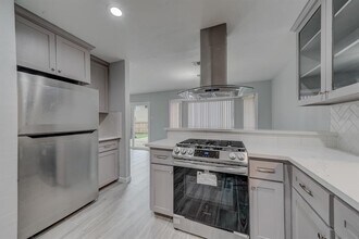 78 Brookflower Rd in Spring, TX - Building Photo - Building Photo