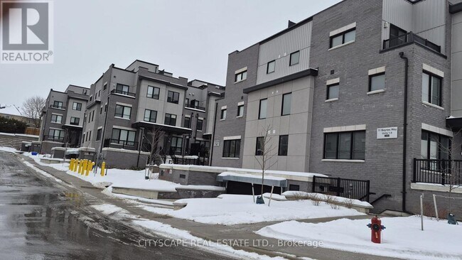 11 Baynes Wy in Bradford West Gwillimbury, ON - Building Photo - Building Photo