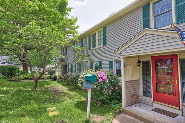 70 Cold Spring Cir in Naugatuck, CT - Building Photo - Building Photo