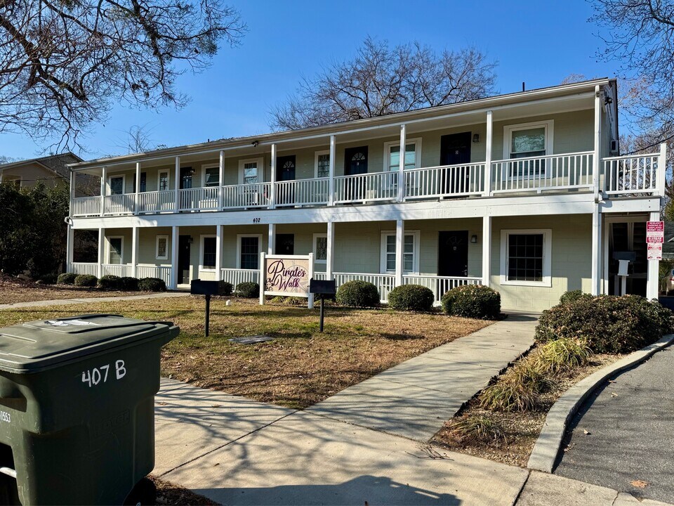 402 S Holly St in Greenville, NC - Foto de edificio