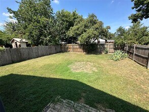 3325 Brantley St in Dallas, TX - Building Photo - Building Photo