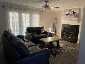 380 Bubble Creek Ct in Fayetteville, NC - Foto de edificio - Building Photo