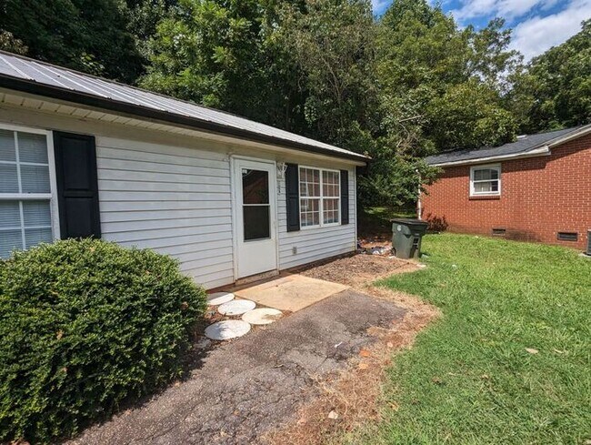 704 2nd Street Pl SW in Conover, NC - Building Photo - Building Photo