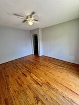 1126 W 22nd St in Houston, TX - Building Photo