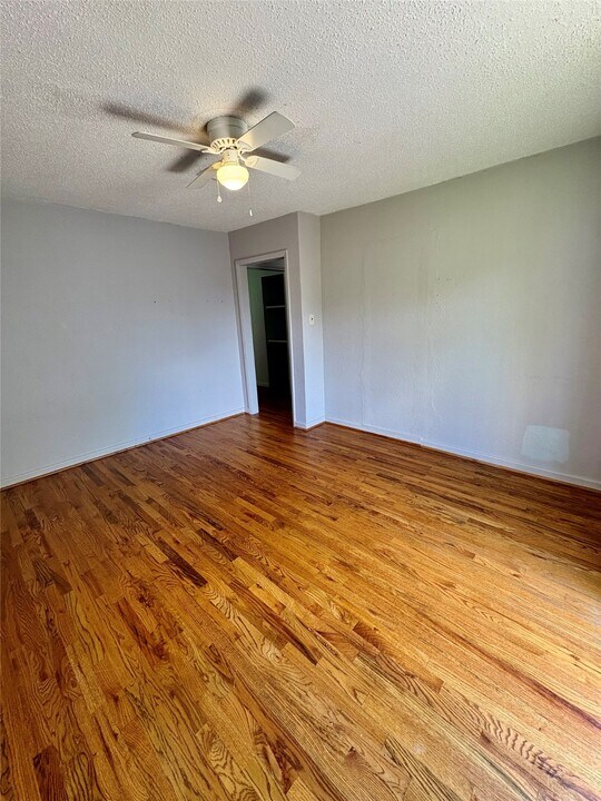 1126 W 22nd St in Houston, TX - Building Photo