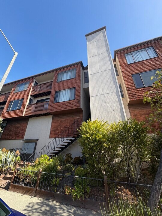 380 Monterey Blvd in San Francisco, CA - Building Photo