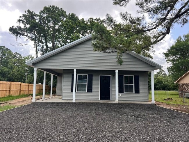 909 E 3rd St in Darien, GA - Building Photo - Building Photo
