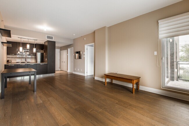 795 Chem. du Bord-du-Lac-Lakeshore in Dorval, QC - Building Photo - Building Photo