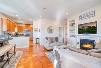 715 Garonne St in Oxnard, CA - Foto de edificio - Building Photo