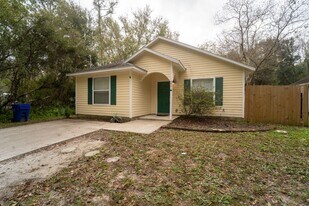 841 Helen St in St. Augustine, FL - Building Photo