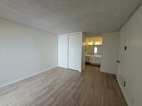 5900 Canterbury Dr, Unit A123 in Culver City, CA - Foto de edificio - Building Photo