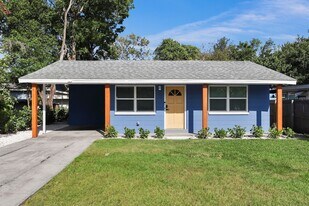 1035 Queen St N in St. Petersburg, FL - Building Photo