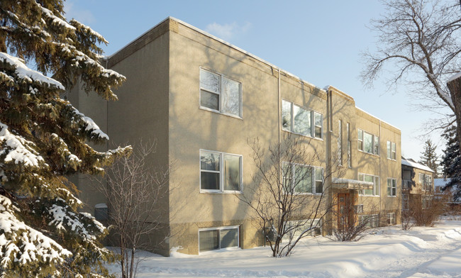 12527 Stony Plain Rd NW in Edmonton, AB - Building Photo - Building Photo