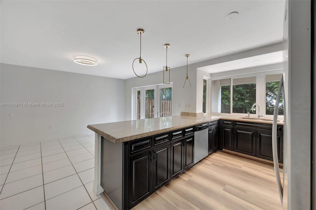 21320 SW 97th Ave in Cutler Bay, FL - Building Photo