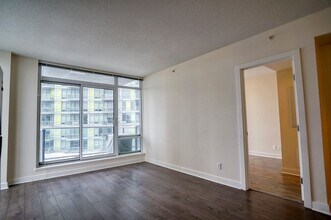 10 Brentwood Rd NW in Calgary, AB - Building Photo - Building Photo