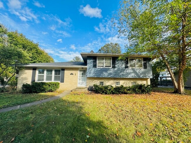 property at 1136 Laurel Ln