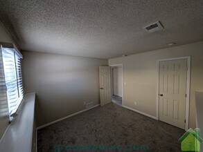 823 S Lindenwood Dr in Olathe, KS - Building Photo - Building Photo