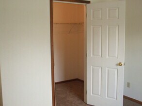 5 N Montague Ave, Unit 5 D in Zanesville, OH - Building Photo - Building Photo