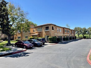 26331 Arboretum Way in Murrieta, CA - Foto de edificio - Building Photo