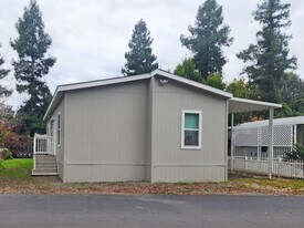 370 E Lassen Ave in Chico, CA - Building Photo
