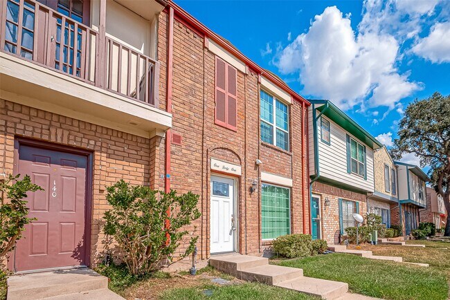 7700 Creekbend Dr in Houston, TX - Building Photo - Building Photo