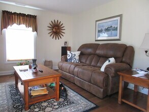 15 Freedom Way in East Lyme, CT - Building Photo - Building Photo