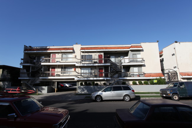 Saticoy Gardens in Canoga Park, CA - Building Photo - Building Photo